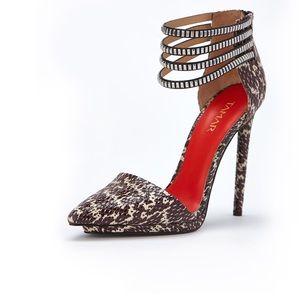 Tamar Isla-Pu Pumps Size 9